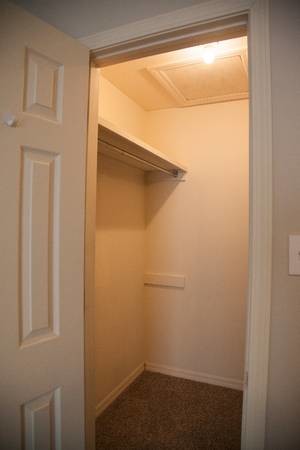 Building Photo - 127 Oakcrest Dr