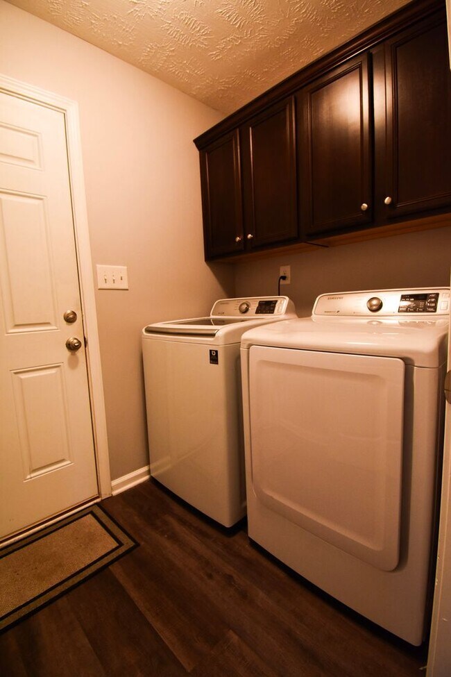 Building Photo - Coming Soon! 3 Bedroom 2 Bathroom- Pets Considered