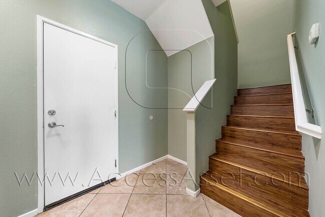 Building Photo - Beautiful 3 Bed/2.5 Bath Condominium In Pelican Cove Of Oceanside!
