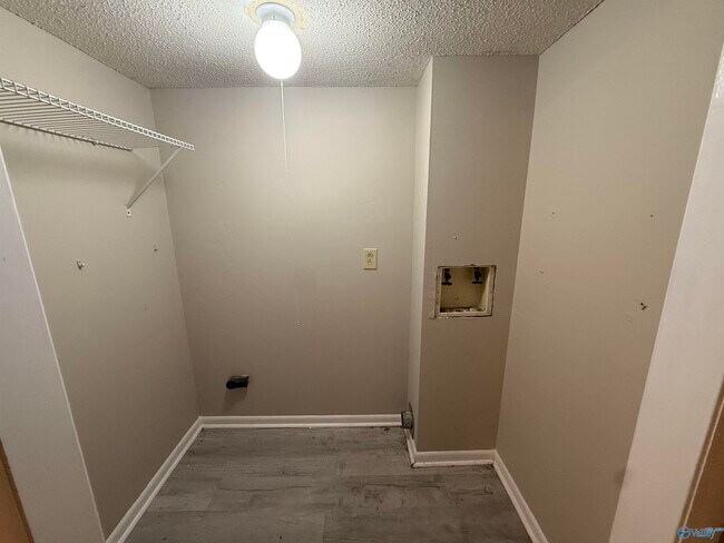 Building Photo - 723 Versailles Dr SE