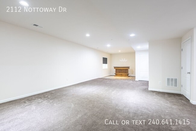 Building Photo - 2112 Nottoway Dr