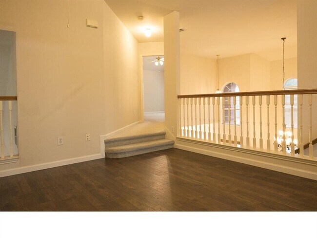 Building Photo - 4325 Palmdale Dr