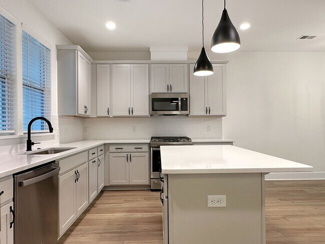 Building Photo - Luxury Townhome in Midtown Nexton