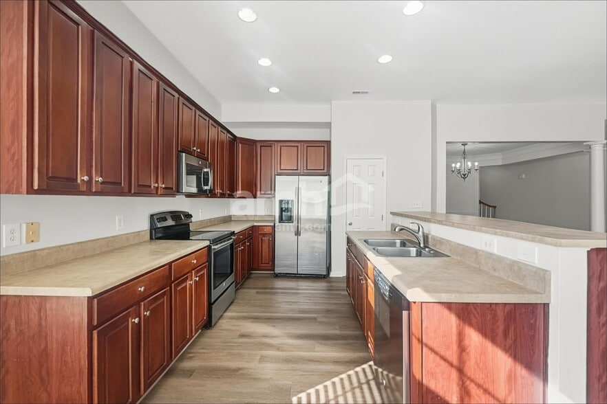 Building Photo - 5071 Sunburst Ln