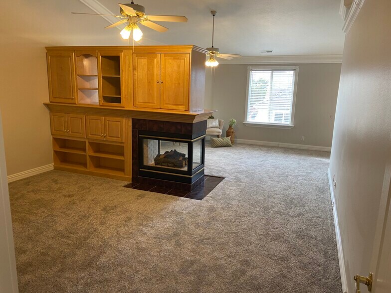 Building Photo - 163 N Stone Mountain Dr