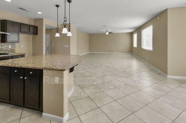 Building Photo - 703 N Marquis Way
