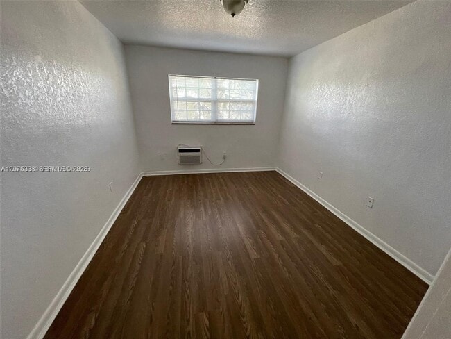 Building Photo - 1471 NE 170th St