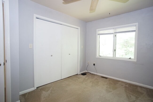 Building Photo - 3 Bedroom / 2 1/2 Bathroom.  Close to Campus.  On PHD bus route.