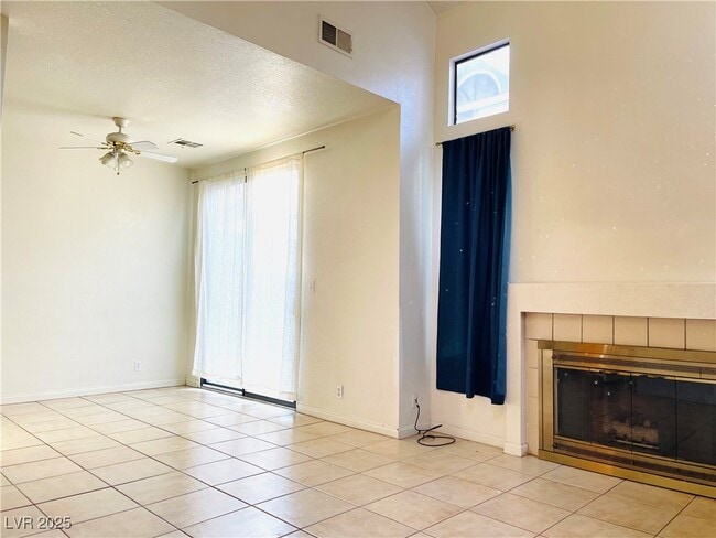 Building Photo - 3217 Opera Dr