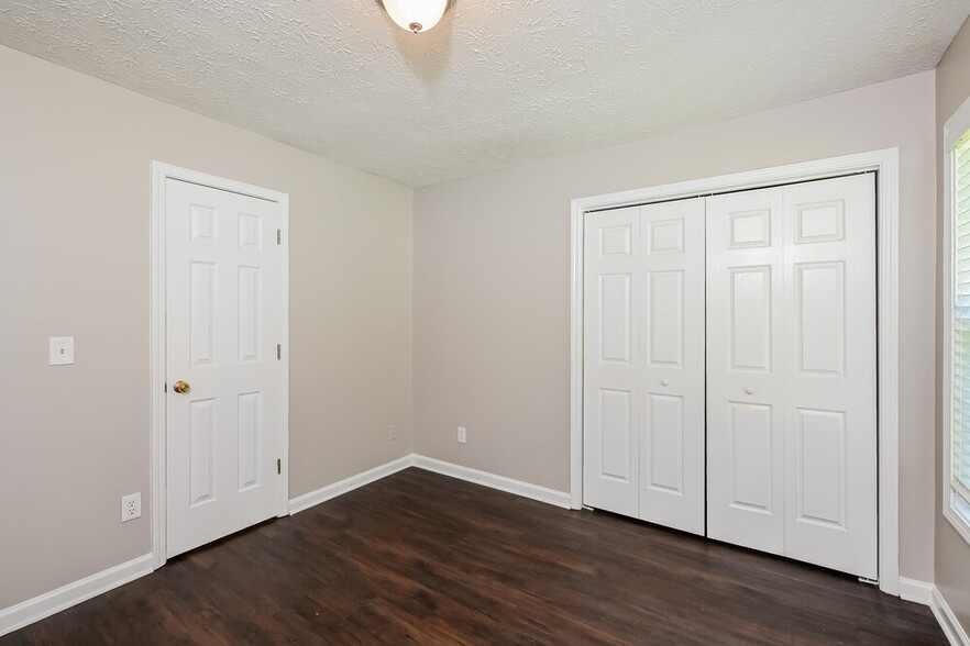 Building Photo - 3810 Biltmore Oaks Dr SE