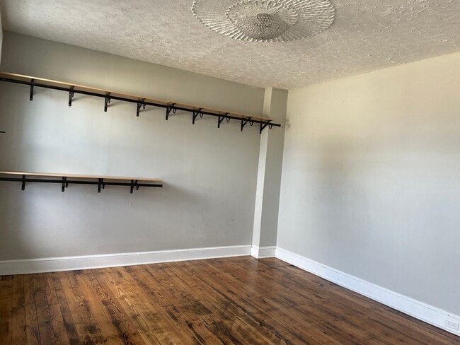 Building Photo - Beautifully Renovated Home in Columbia Bor...