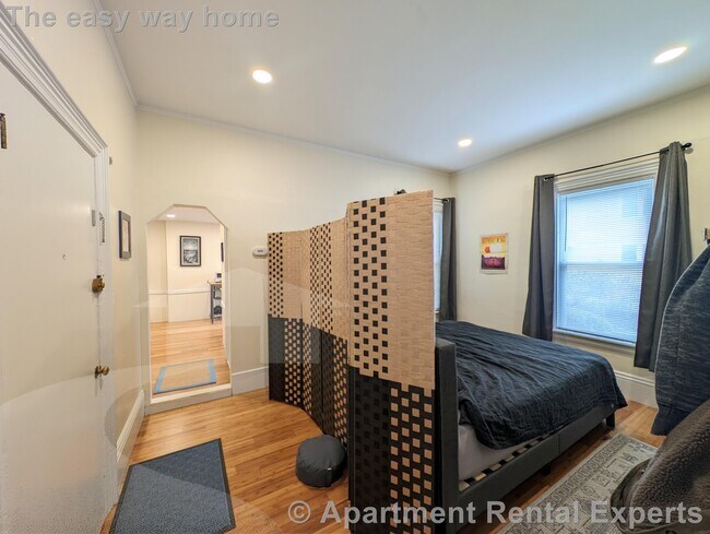 Building Photo - 19 Cameron Ave