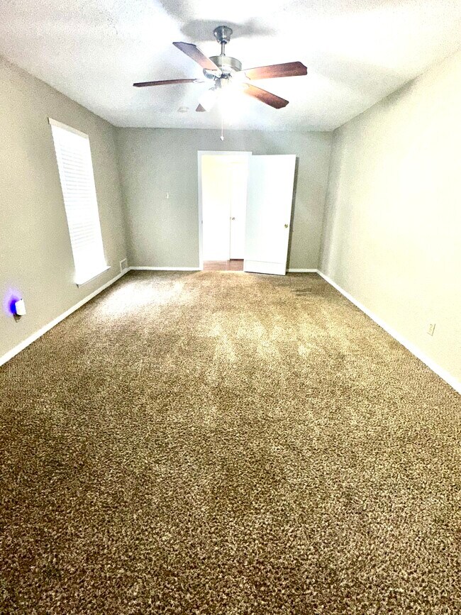 Building Photo - 5019 Blanchard Dr