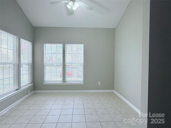 Building Photo - 4917 Sunburst Ln