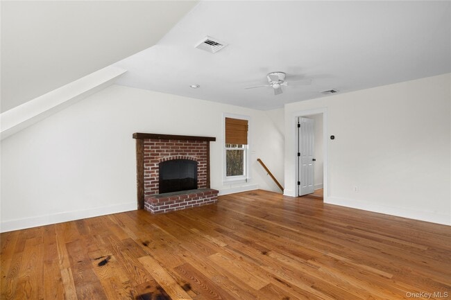 Building Photo - 127 NY-100