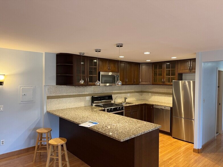 Primary Photo - 8 Juniper St