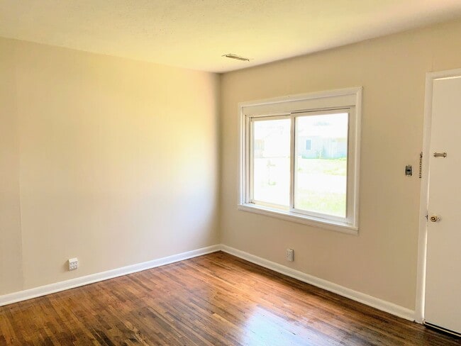 Building Photo - Cozy 2 bedroom home