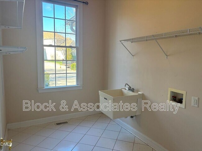 Building Photo - 11729 Broadfield Ct