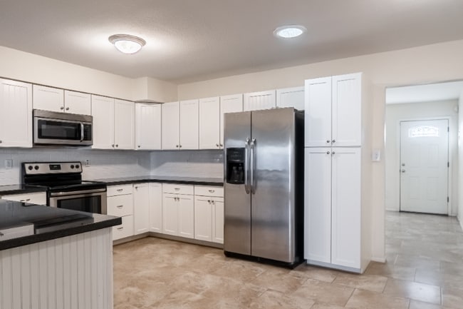 Building Photo - 2706 E Dahlia Dr