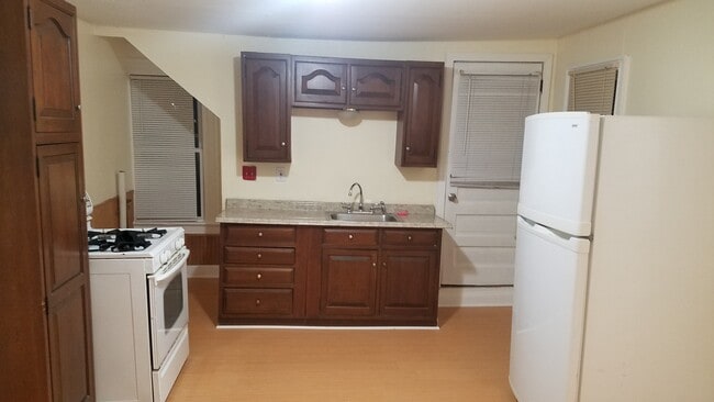 Building Photo - 28 Bowe Ave