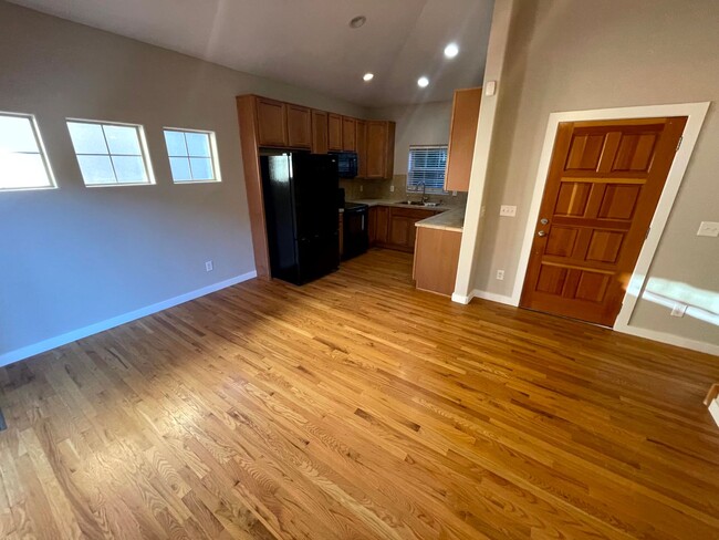 Building Photo - Cute Townhome In Stapleton! Master Suite! ...