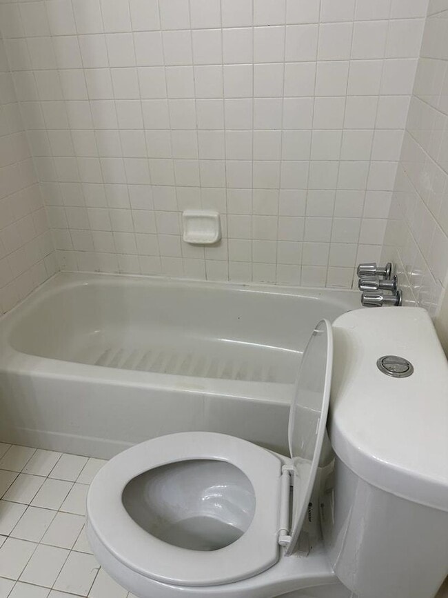 Building Photo - 616 Barrington Hills Dr