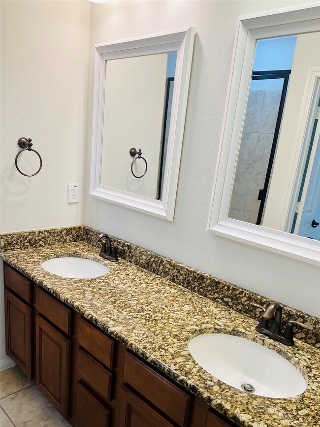 Building Photo - 133 E Montfair Blvd