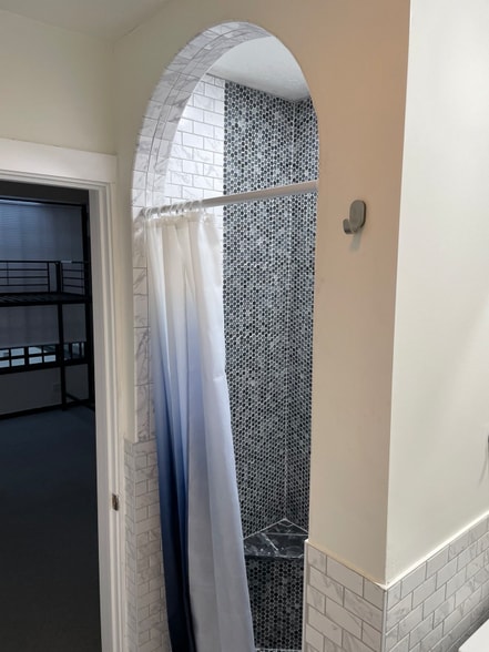 Building Photo - 416 E Main St