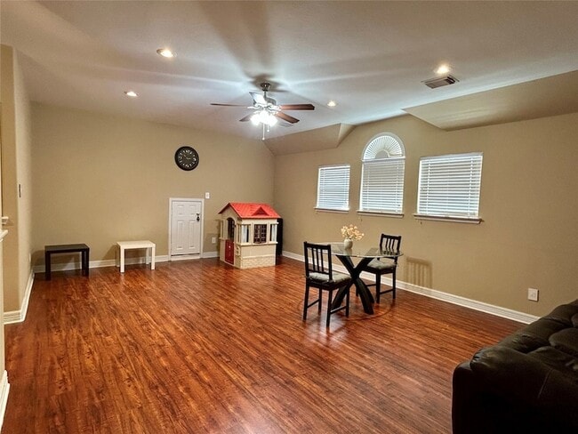 Building Photo - 5319 Lindenchase