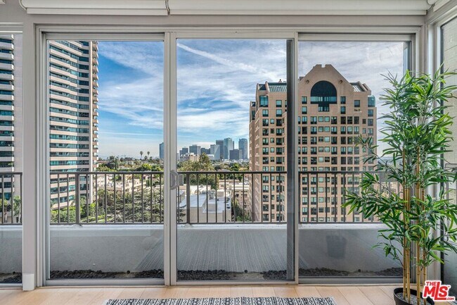 Building Photo - 10501 Wilshire Blvd