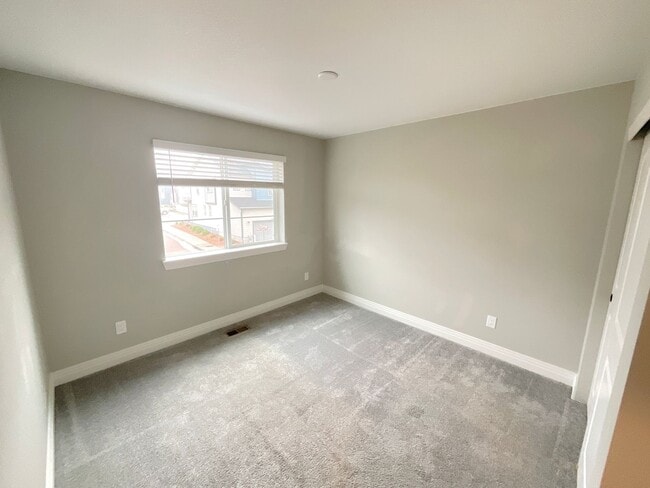 Building Photo - 3 Bedroom Townhome Available Near Voyager ...