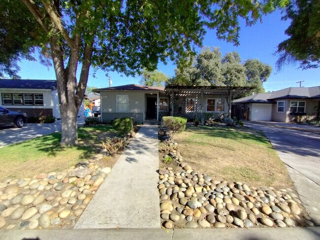 Building Photo - 210 Covena Ave