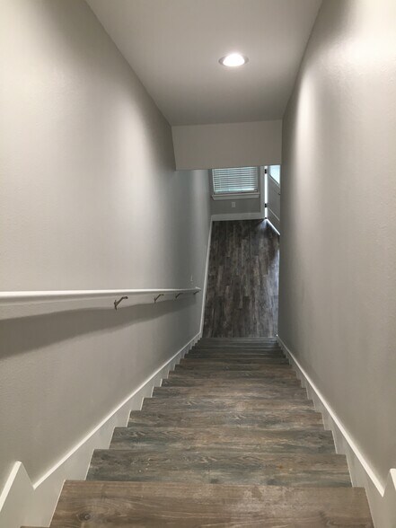 Building Photo - 709 W Woodard St