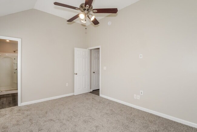 Building Photo - 6667 Kentbrook Dr