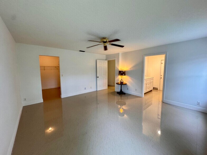 Building Photo - 1132 Hatteras Cir