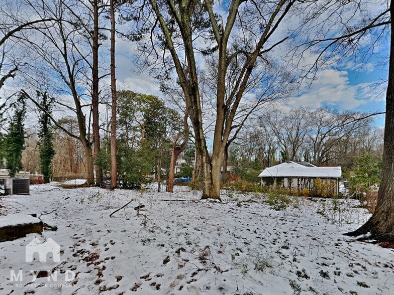 Building Photo - 1825 Oakmont Dr NW