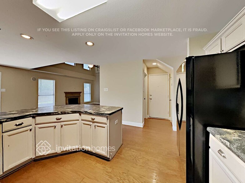 Building Photo - 921 Mockingbird Dr