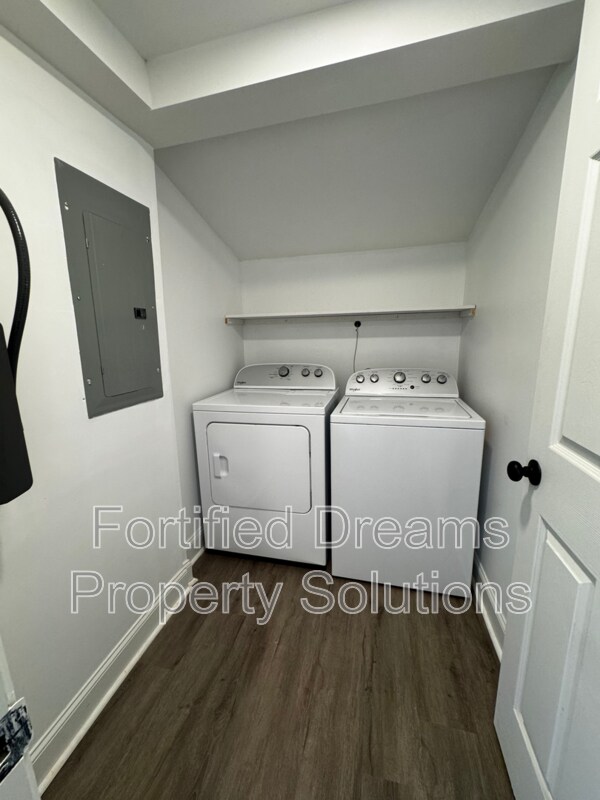 Building Photo - 235 S English St