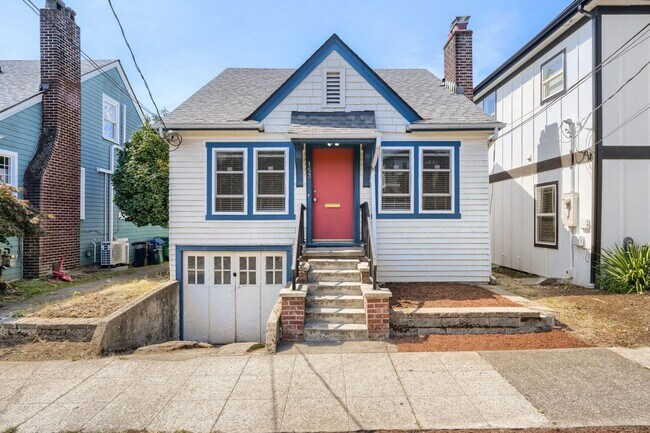 Building Photo - 153 18th Ave