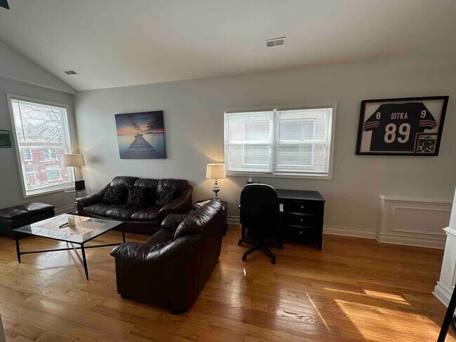 Building Photo - 118 N Leavitt St