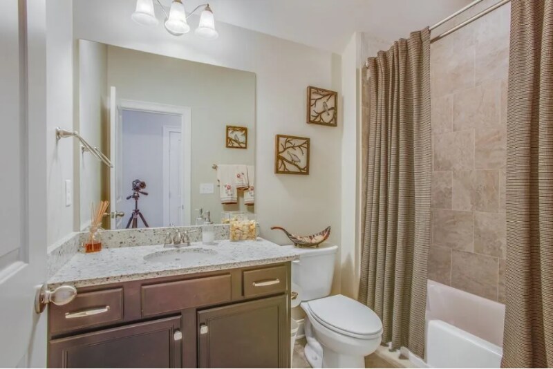 Building Photo - 147 Hobbs Dr