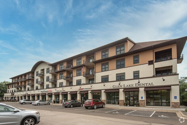 Building Photo - Oaks Glen Lake Apartments