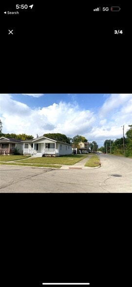 Building Photo - 1503 Roosevelt Ave
