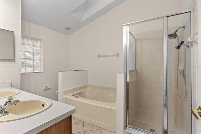 Building Photo - 212 Bent Oak Loop