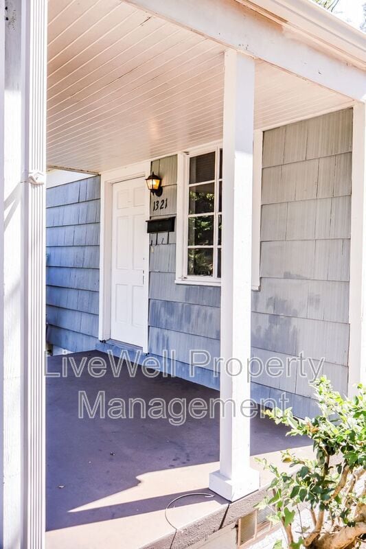Building Photo - 1321 33rd St Ensley