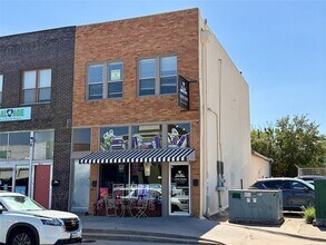 Building Photo - 227 W Oak St