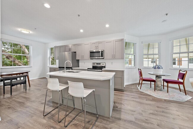 Building Photo - 1522 Limetree Bay Ave