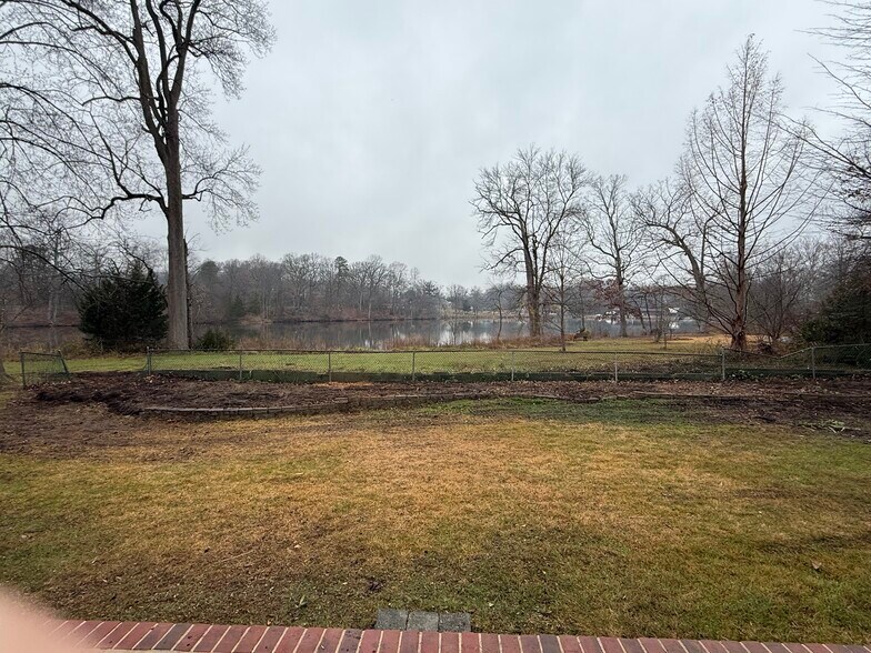 Building Photo - 448 Lake Ave