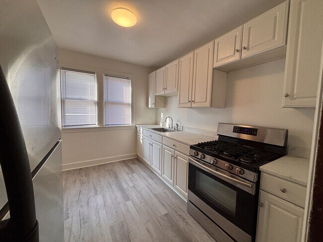 Building Photo - 4401 Buckingham