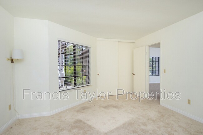 Building Photo - 3209 Avenida Hacienda